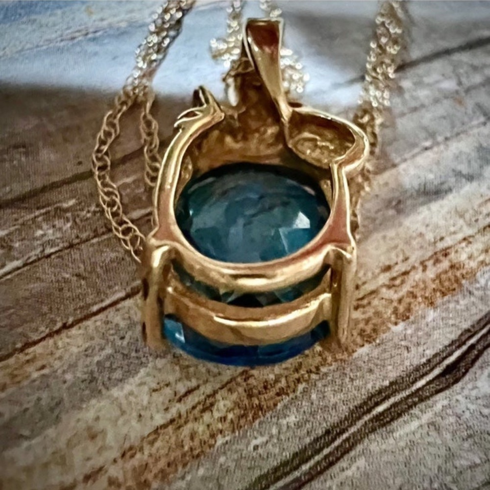 Vintage Solid 10K Gold Swiss Blue Topaz & Diamond Pendant on 18 inch 10K Chain - Picture 10 of 17